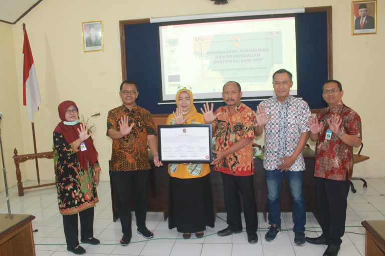 Foto Bersama - Peneguhan Komitmen & Peningkatan Pemahaman serta Pengendalian Gratifikasi Bagi APIP