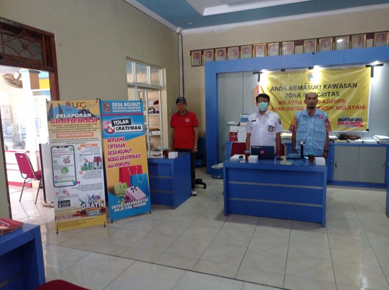 Menyanyikan Lagu Kebangsaan - Sosialisasi Pengendalian Gratifikasi dan Benturan Kepentingan