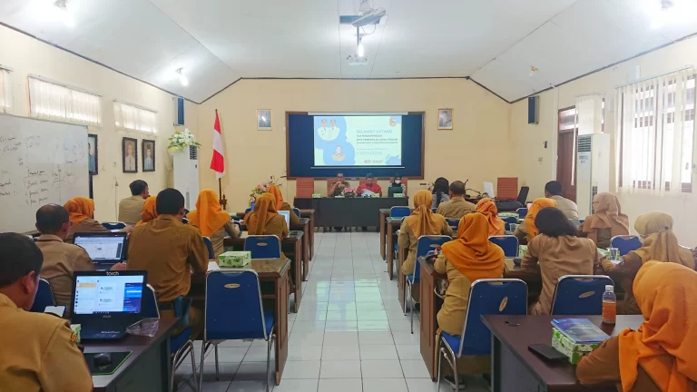 Pegawai Inspektorat Daerah sedang mengikuti Bimtek Penyusunan PKPT Berbasis Risiko dengan narasumber dari BPKP Perwakilan Provinsi Jawa Tengah