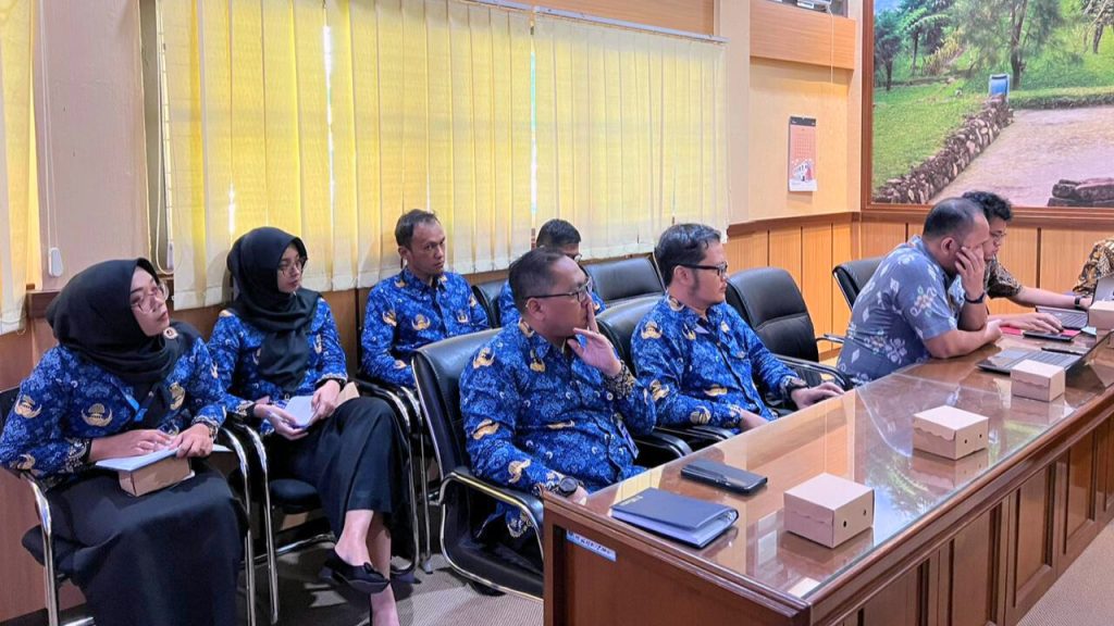 Foto Exit Meeting Tim Evaluasi Akuntabilitas dan Praktik Baik Pengelolaan Keuangan dan Pembangunan Desa Triwulan II Tahun 2024 (17 Mei 2024)